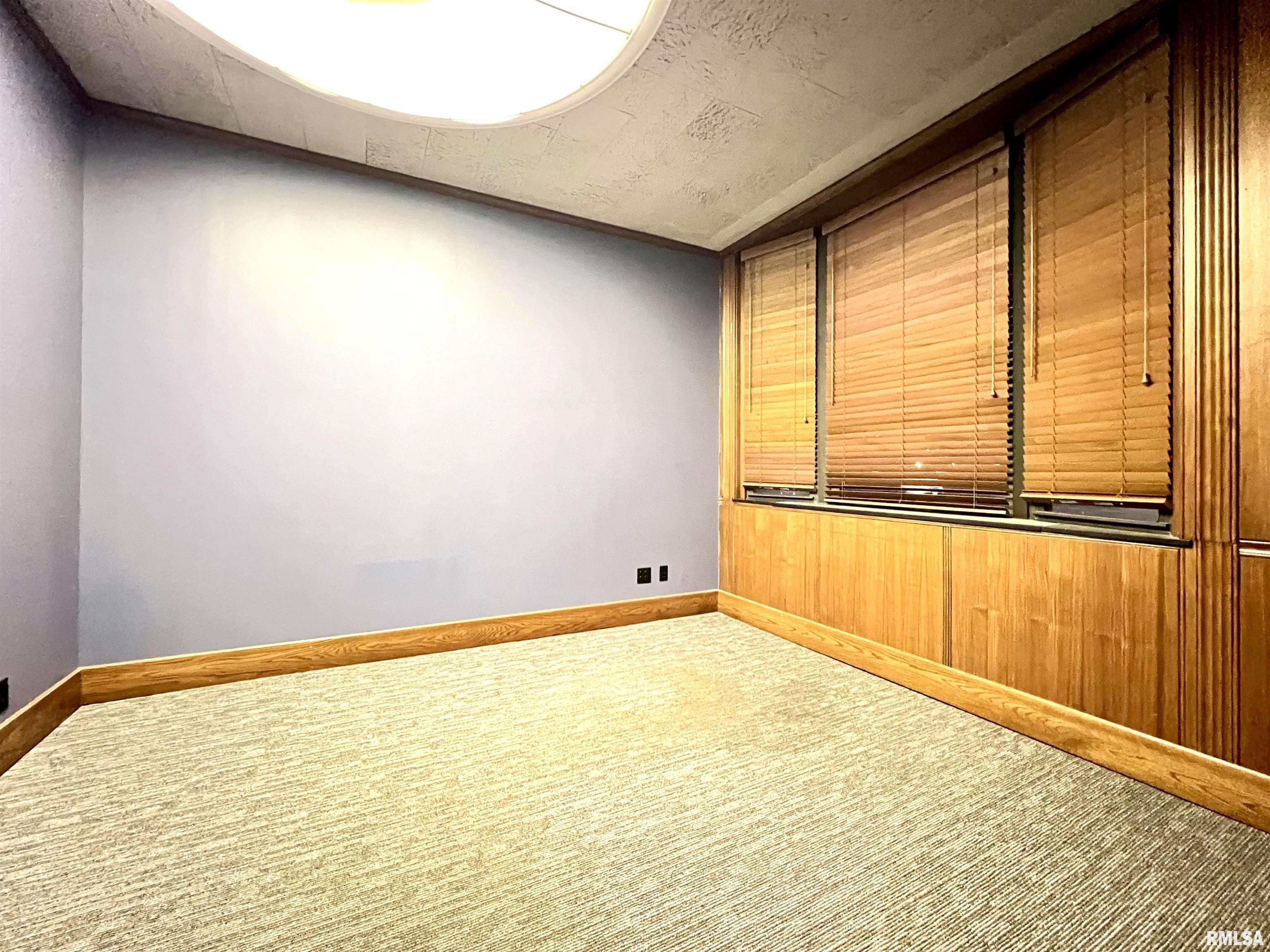 RE/MAX Traders Unlimited Commercial