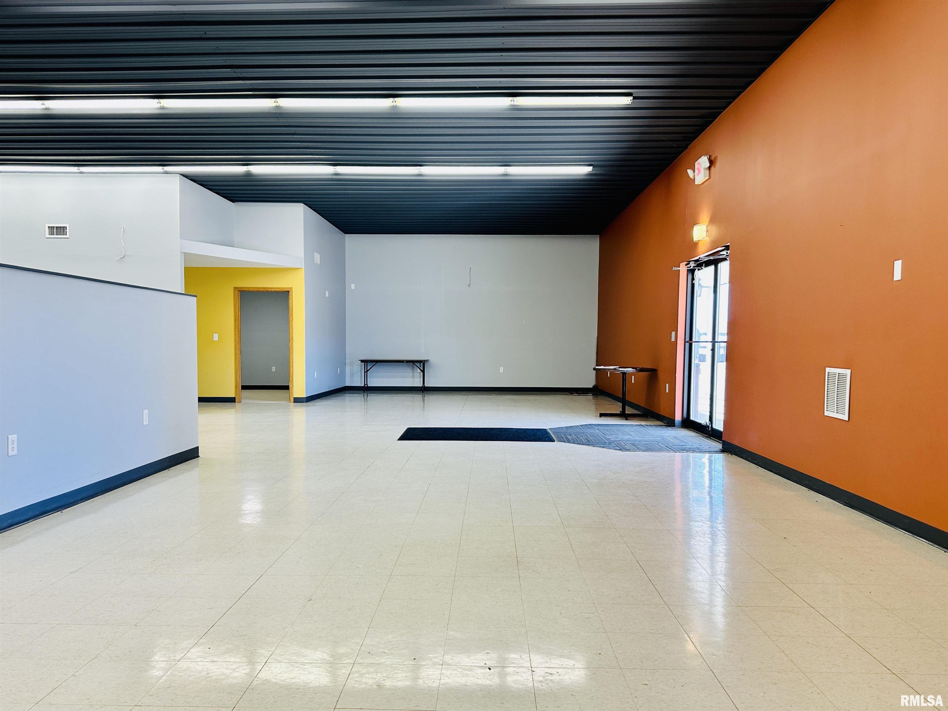 RE/MAX Traders Unlimited Commercial