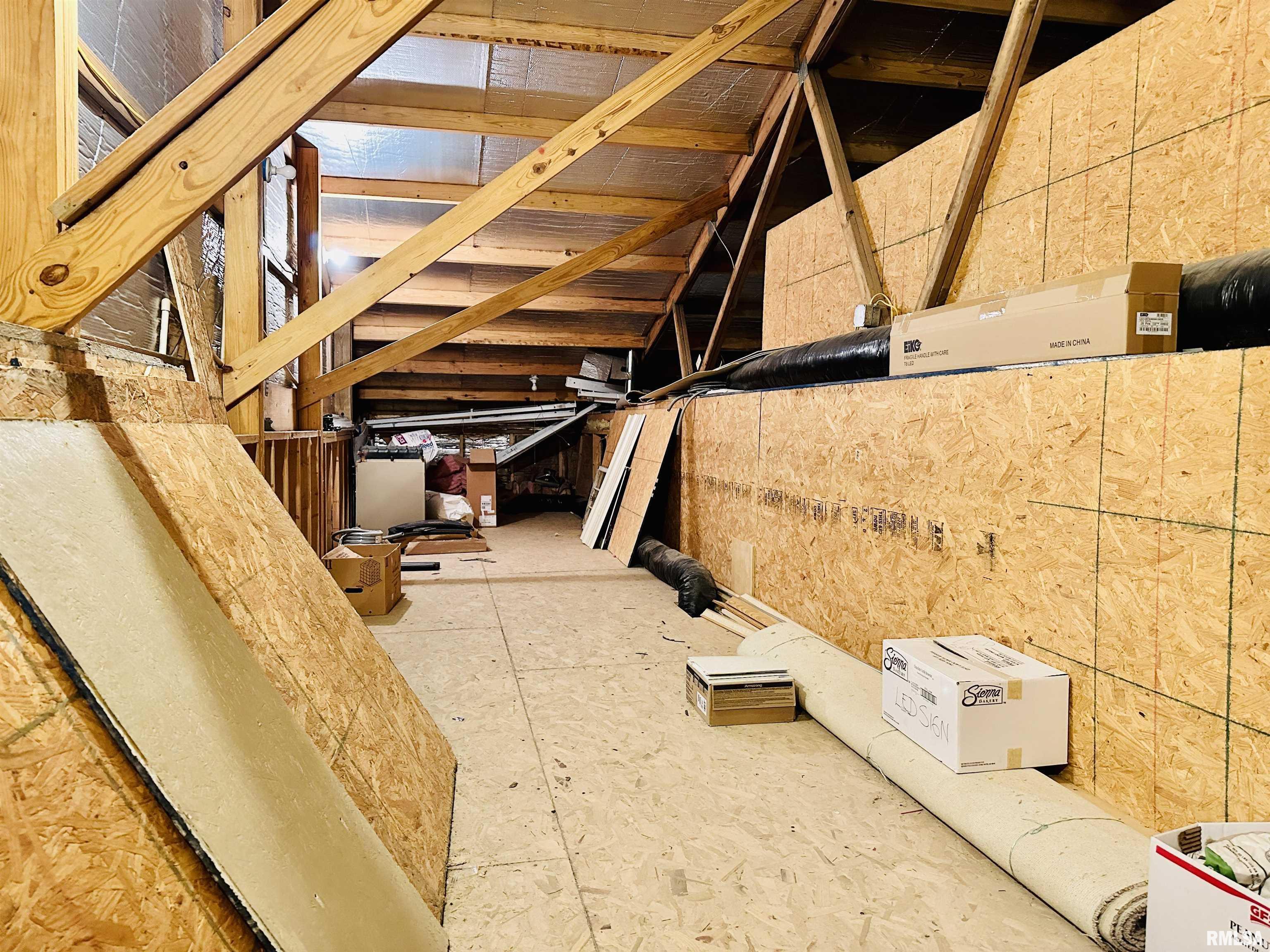 RE/MAX Traders Unlimited Commercial