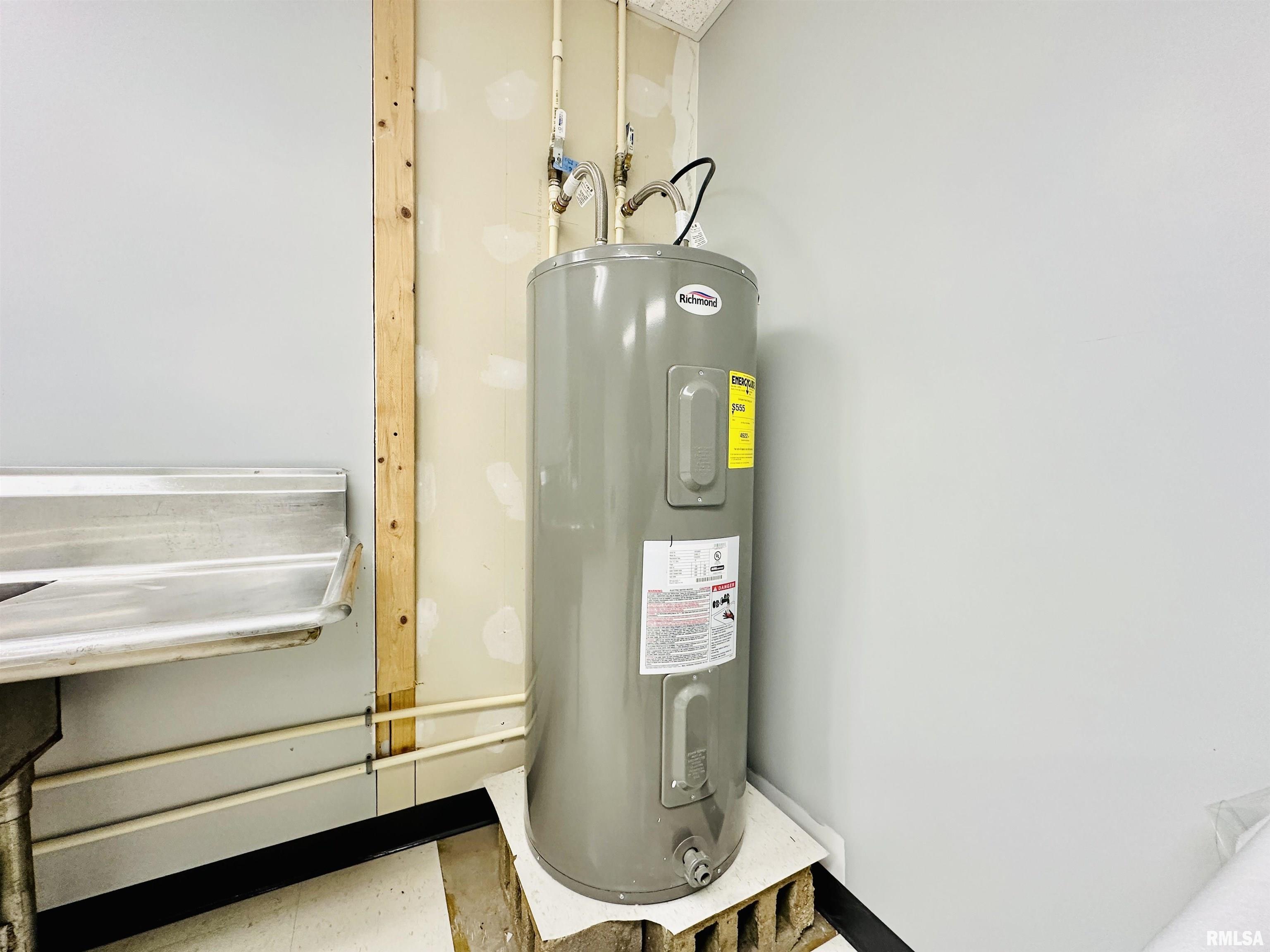 RE/MAX Traders Unlimited Commercial